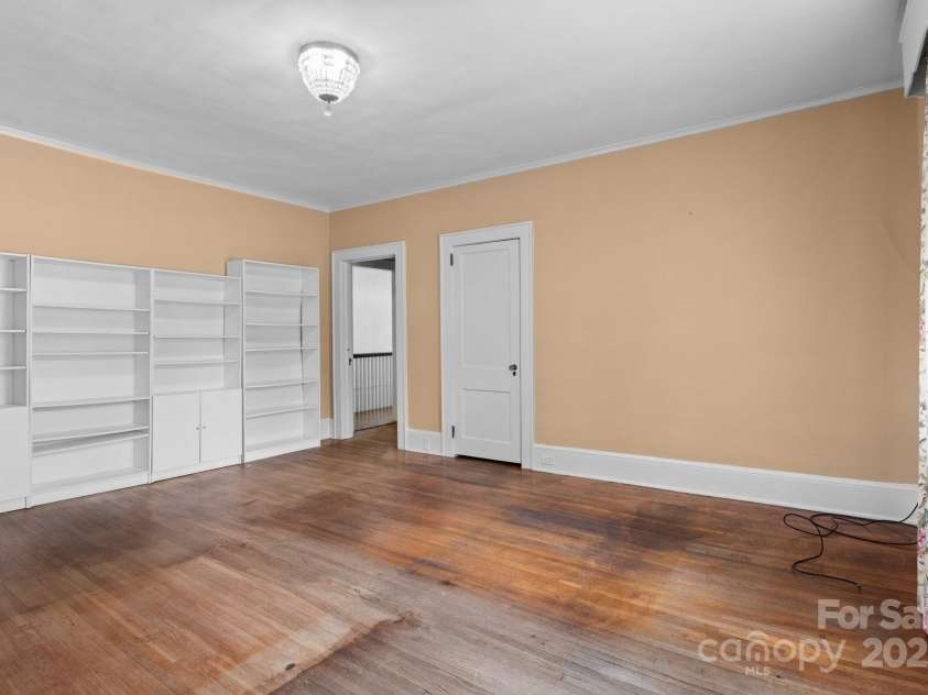 920 Queens Road, Charlotte, NC 28207.  MLS# CAR4251447, YatesRealty ID 8032. 
