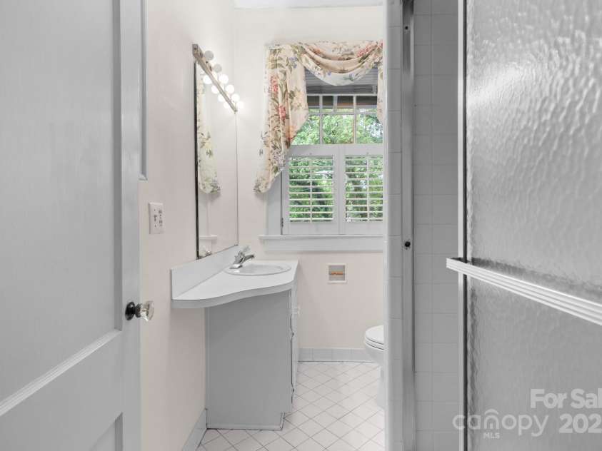 920 Queens Road, Charlotte, NC 28207.  MLS# CAR4251447, YatesRealty ID 8032. 