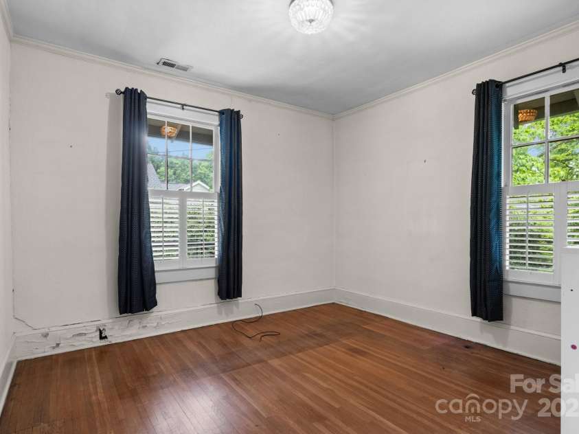 920 Queens Road, Charlotte, NC 28207.  MLS# CAR4251447, YatesRealty ID 8032. 