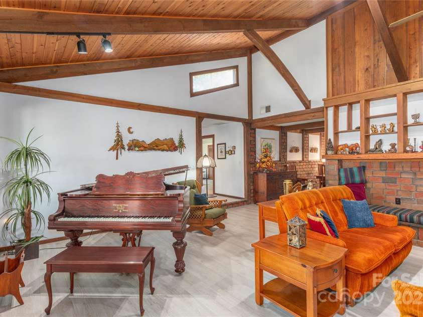 22 Waynewood Drive, Waynesville, NC 28786.  MLS# CAR4249792, YatesRealty ID 8033. 