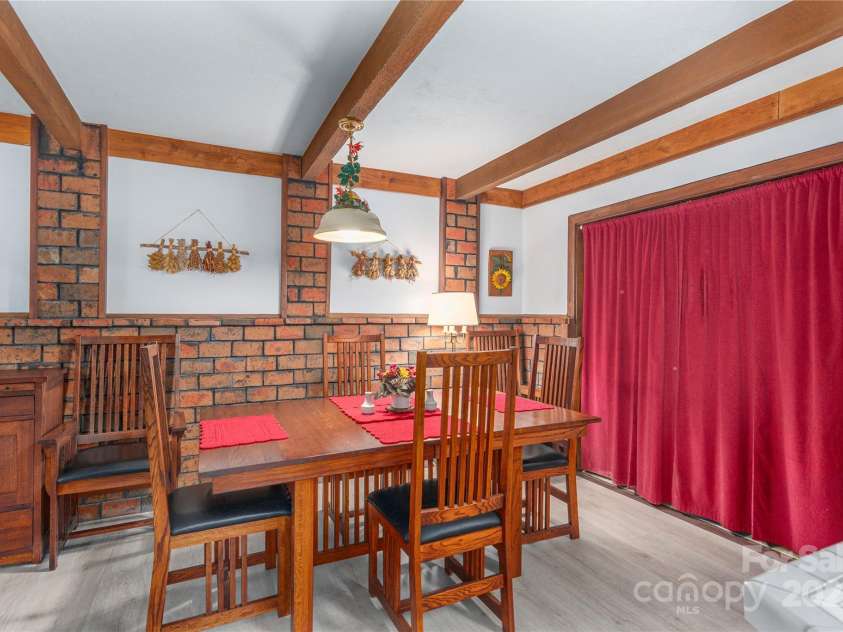 22 Waynewood Drive, Waynesville, NC 28786.  MLS# CAR4249792, YatesRealty ID 8033. Dining area