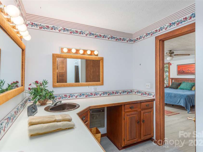 22 Waynewood Drive, Waynesville, NC 28786.  MLS# CAR4249792, YatesRealty ID 8033. Primary bath