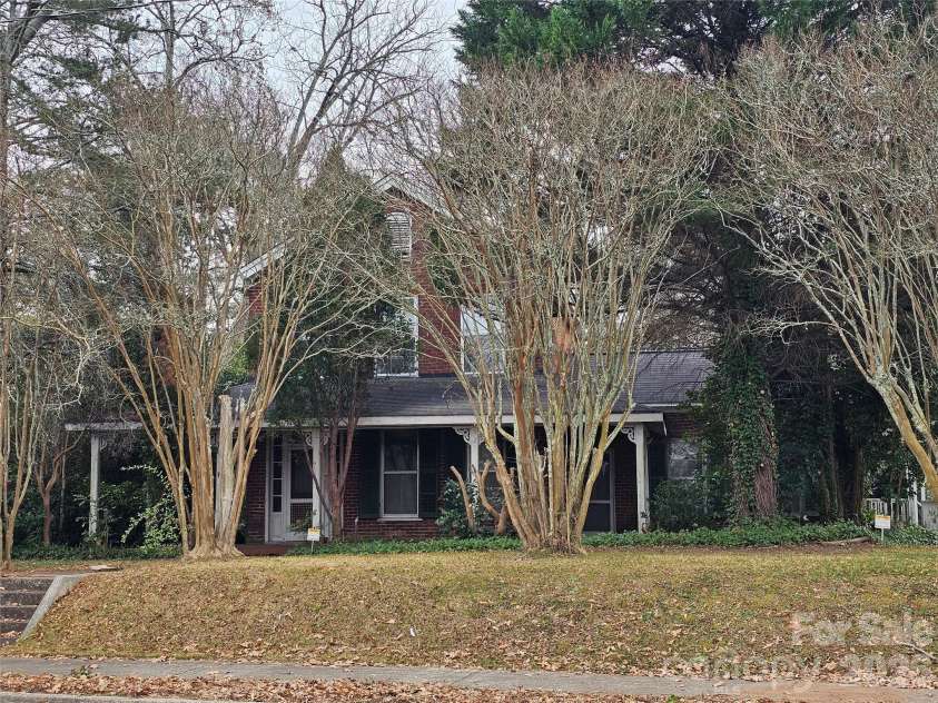711 Chesterfield Avenue, Lancaster, SC 29720.  MLS# CAR4309503, YatesRealty ID 8033. 