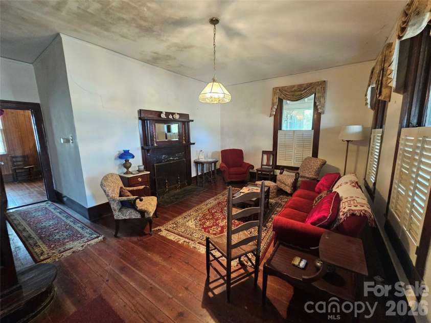 711 Chesterfield Avenue, Lancaster, SC 29720.  MLS# CAR4309503, YatesRealty ID 8033. 