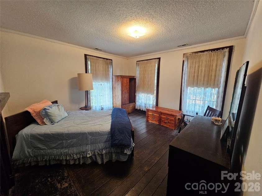 711 Chesterfield Avenue, Lancaster, SC 29720.  MLS# CAR4309503, YatesRealty ID 8033. 