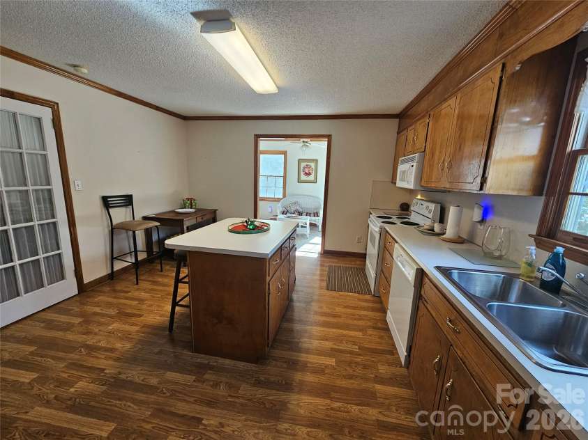 711 Chesterfield Avenue, Lancaster, SC 29720.  MLS# CAR4309503, YatesRealty ID 8033. 
