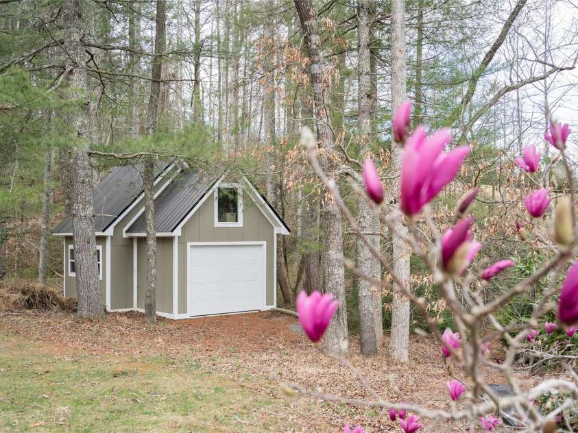 53 Sovereign Lane, Fairview, NC 28730.  MLS# CAR4355300, YatesRealty ID 8034. 