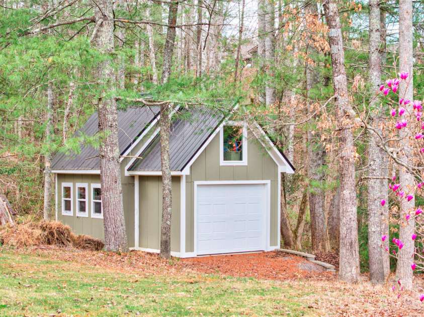 53 Sovereign Lane, Fairview, NC 28730.  MLS# CAR4355300, YatesRealty ID 8034. 