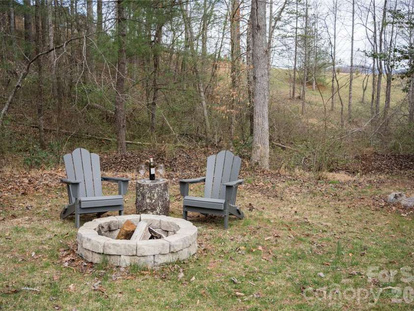 53 Sovereign Lane, Fairview, NC 28730.  MLS# CAR4355300, YatesRealty ID 8034. 