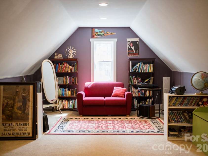 53 Sovereign Lane, Fairview, NC 28730.  MLS# CAR4355300, YatesRealty ID 8034. 