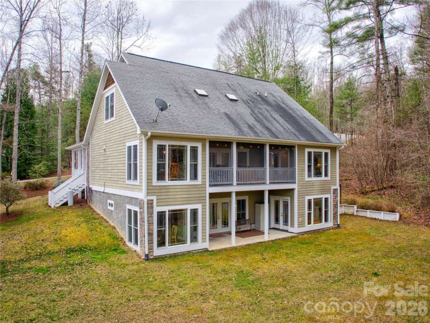 53 Sovereign Lane, Fairview, NC 28730.  MLS# CAR4355300, YatesRealty ID 8034. 