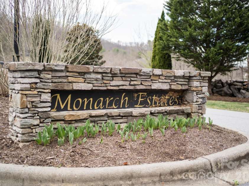 53 Sovereign Lane, Fairview, NC 28730.  MLS# CAR4355300, YatesRealty ID 8034. 
