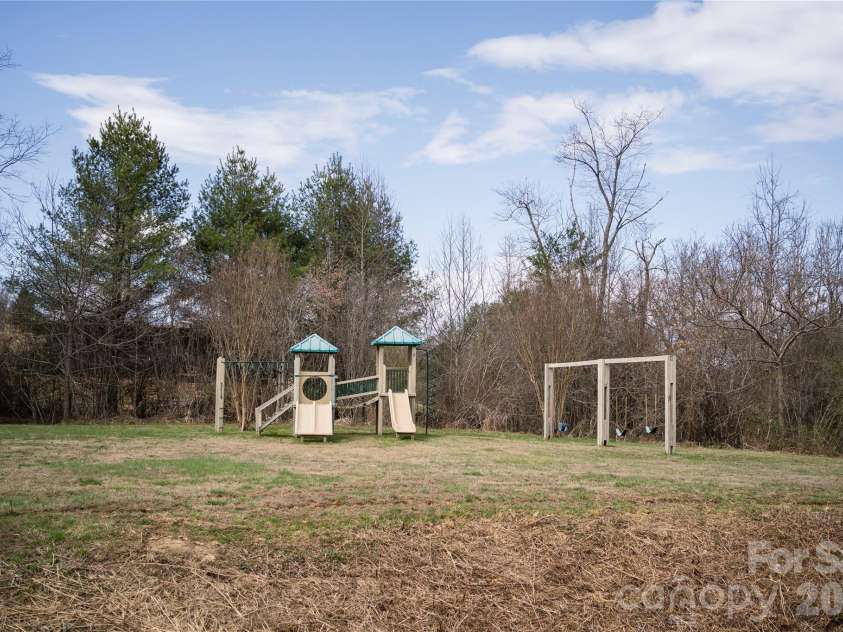 53 Sovereign Lane, Fairview, NC 28730.  MLS# CAR4355300, YatesRealty ID 8034. 