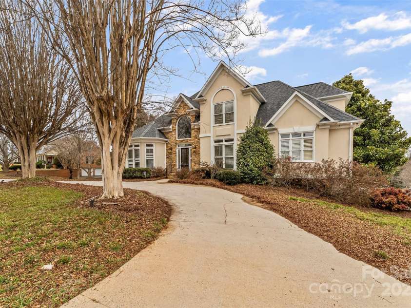 308 41st Avenue Place, Hickory, NC 28601.  MLS# CAR4219070, YatesRealty ID 8035. 