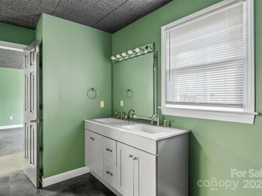 308 41st Avenue Place, Hickory, NC 28601.  MLS# CAR4219070, YatesRealty ID 8035. Basement Bathroom