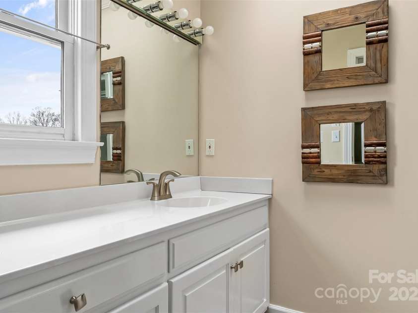 308 41st Avenue Place, Hickory, NC 28601.  MLS# CAR4219070, YatesRealty ID 8035. Jack and Jill Bathroom