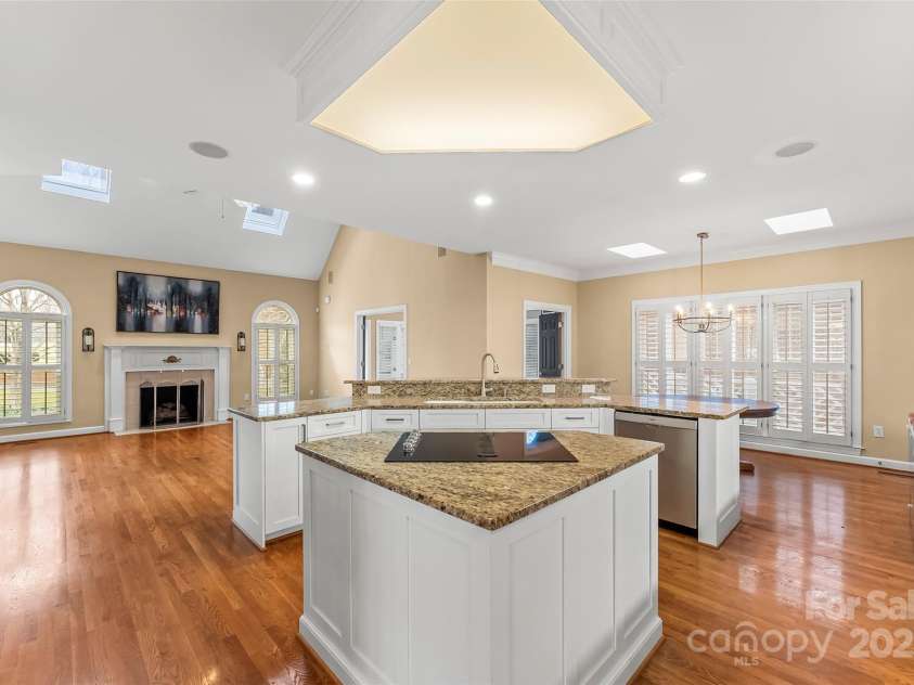 308 41st Avenue Place, Hickory, NC 28601.  MLS# CAR4219070, YatesRealty ID 8035. Kitchen