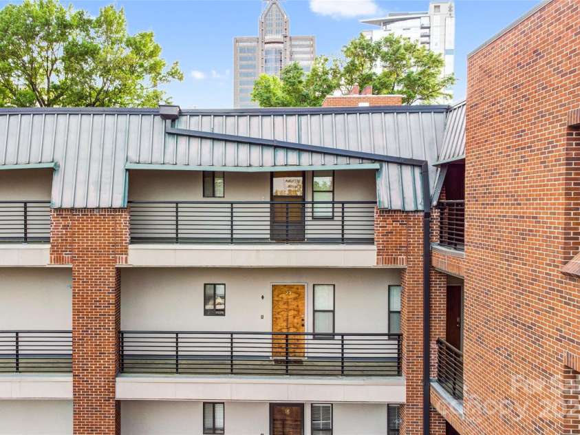 224 Poplar Street, Charlotte, NC 28202.  MLS# CAR4288787, YatesRealty ID 8036. 