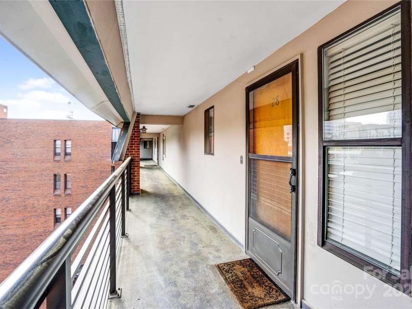 224 Poplar Street, Charlotte, NC 28202.  MLS# CAR4288787, YatesRealty ID 8036. 