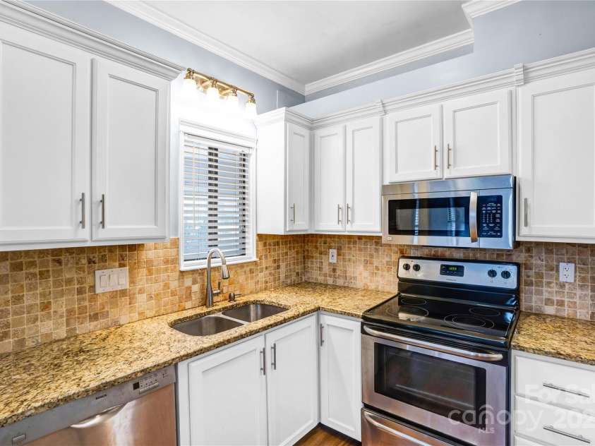 224 Poplar Street, Charlotte, NC 28202.  MLS# CAR4288787, YatesRealty ID 8036. 
