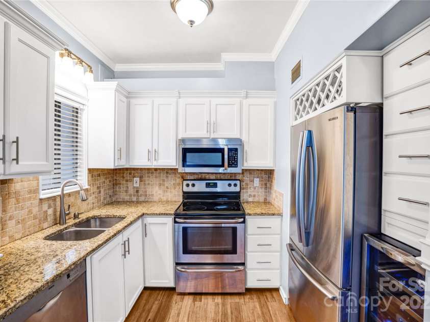 224 Poplar Street, Charlotte, NC 28202.  MLS# CAR4288787, YatesRealty ID 8036. 