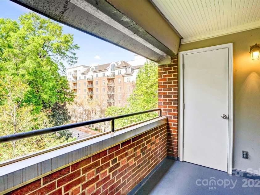 224 Poplar Street, Charlotte, NC 28202.  MLS# CAR4288787, YatesRealty ID 8036. 