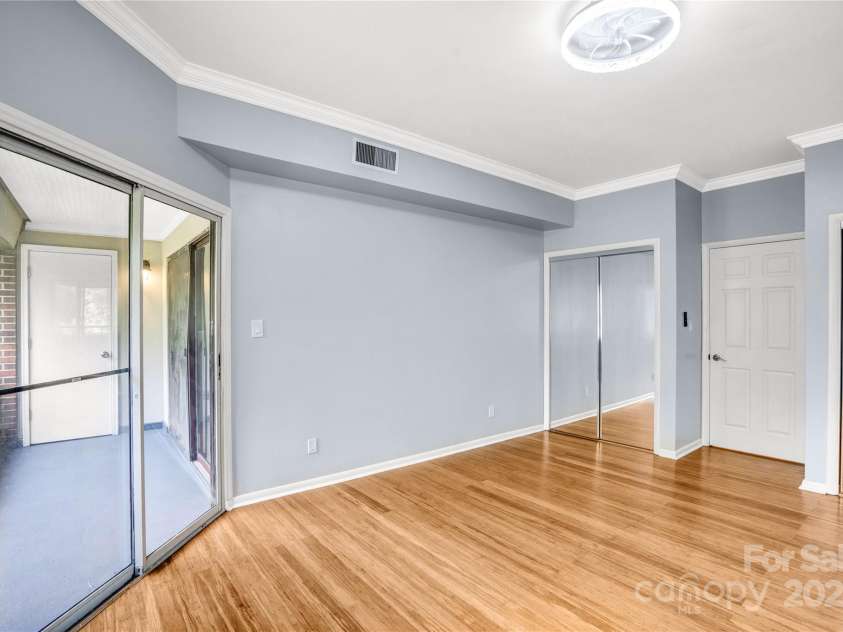 224 Poplar Street, Charlotte, NC 28202.  MLS# CAR4288787, YatesRealty ID 8036. 