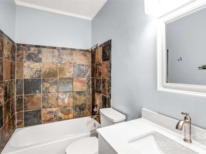 224 Poplar Street, Charlotte, NC 28202.  MLS# CAR4288787, YatesRealty ID 8036. 