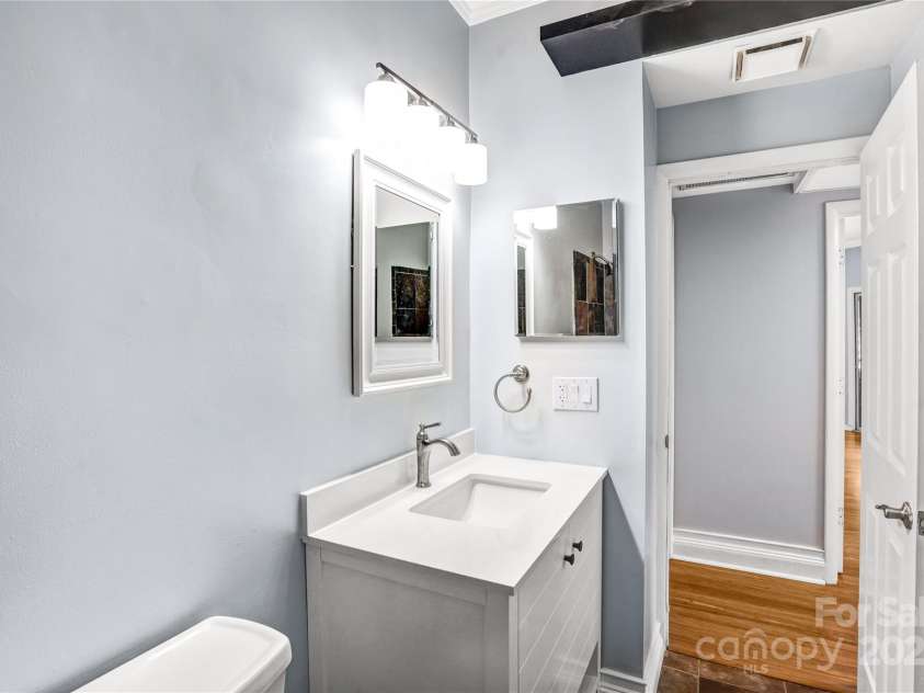 224 Poplar Street, Charlotte, NC 28202.  MLS# CAR4288787, YatesRealty ID 8036. 