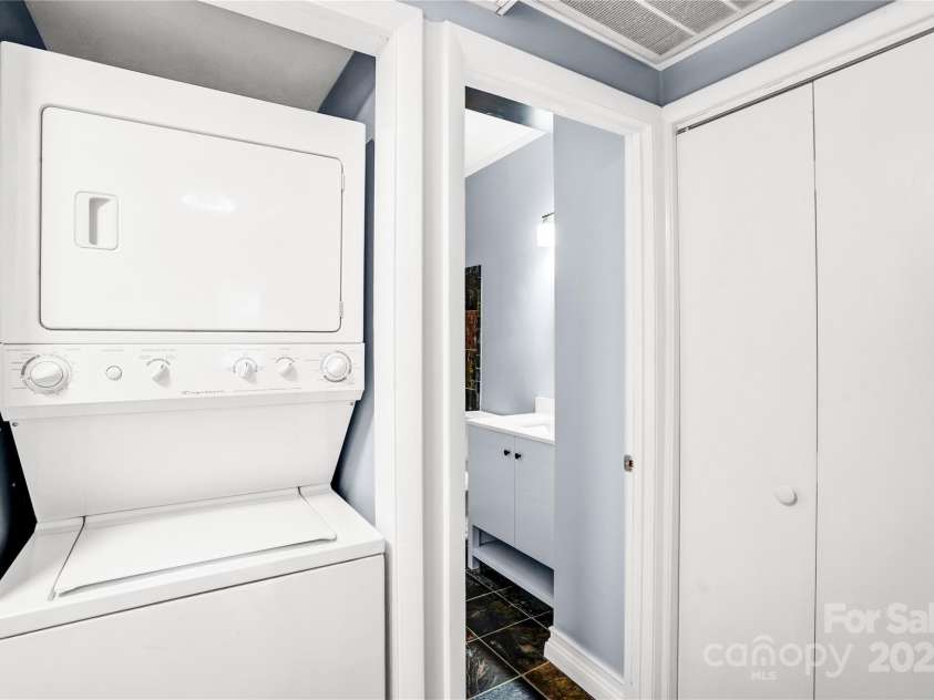 224 Poplar Street, Charlotte, NC 28202.  MLS# CAR4288787, YatesRealty ID 8036. 