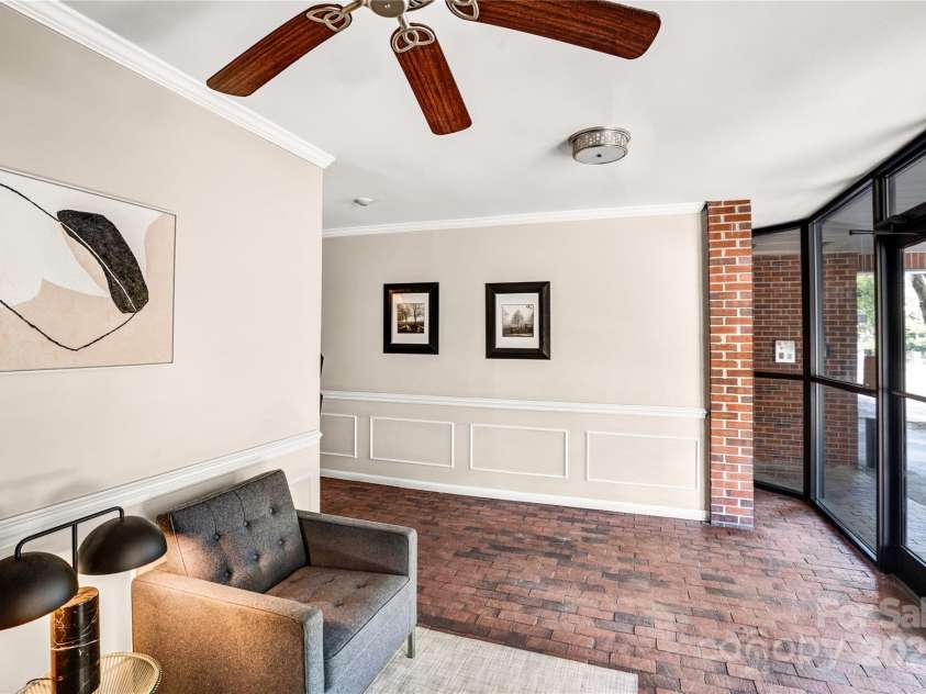 224 Poplar Street, Charlotte, NC 28202.  MLS# CAR4288787, YatesRealty ID 8036. 