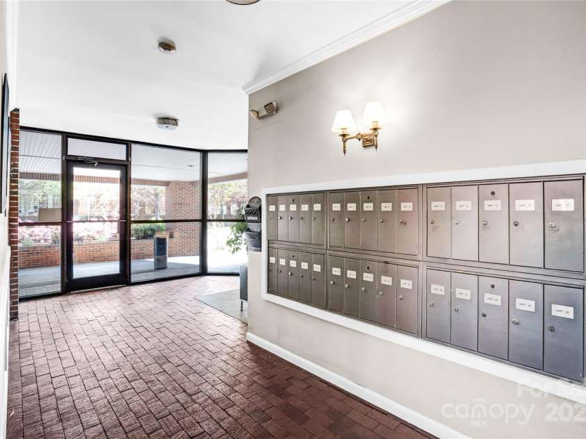 224 Poplar Street, Charlotte, NC 28202.  MLS# CAR4288787, YatesRealty ID 8036. 