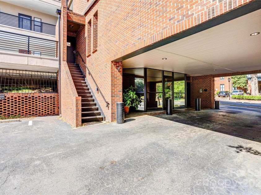 224 Poplar Street, Charlotte, NC 28202.  MLS# CAR4288787, YatesRealty ID 8036. 