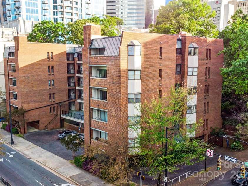 224 Poplar Street, Charlotte, NC 28202.  MLS# CAR4288787, YatesRealty ID 8036. 