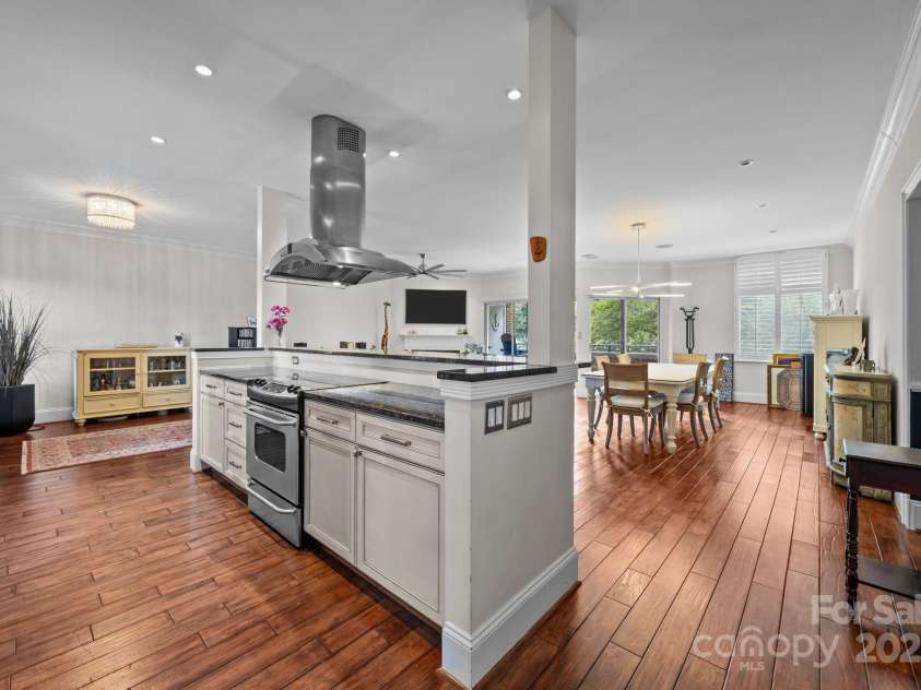 224 Poplar Street, Charlotte, NC 28202.  MLS# CAR4299191, YatesRealty ID 8036. 