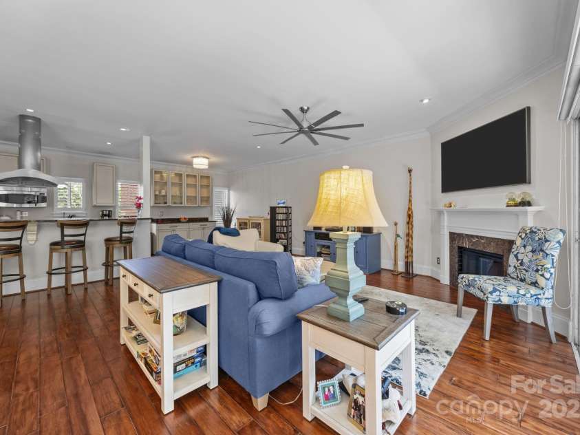 224 Poplar Street, Charlotte, NC 28202.  MLS# CAR4299191, YatesRealty ID 8036. 