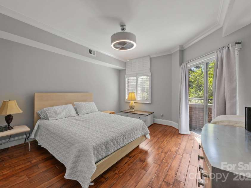 224 Poplar Street, Charlotte, NC 28202.  MLS# CAR4299191, YatesRealty ID 8036. 