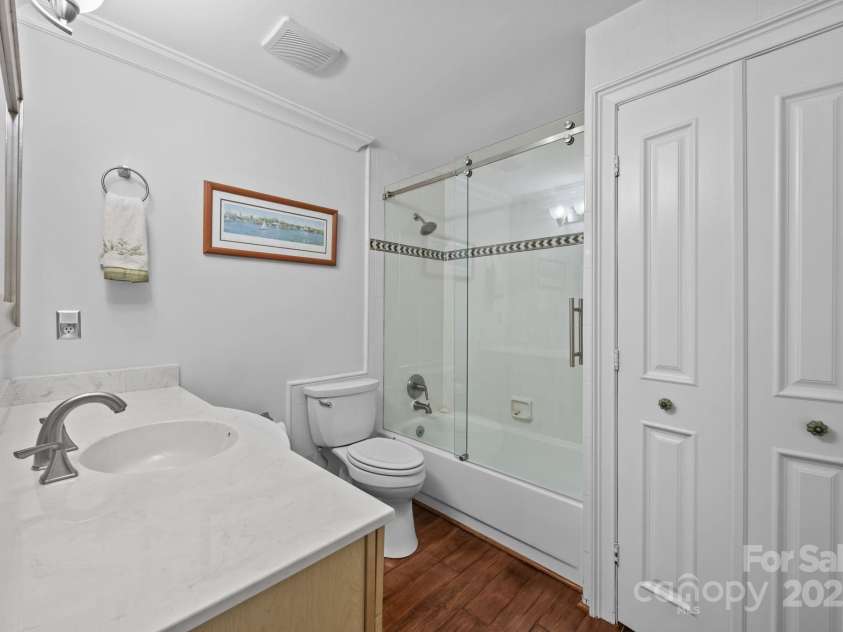 224 Poplar Street, Charlotte, NC 28202.  MLS# CAR4299191, YatesRealty ID 8036. 