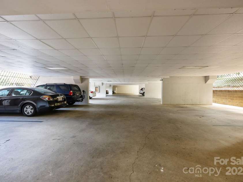 224 Poplar Street, Charlotte, NC 28202.  MLS# CAR4299191, YatesRealty ID 8036. 