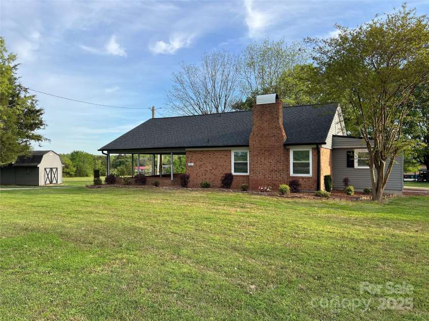 2787 Tyro Road, Lexington, NC 27295.  MLS# CAR4248691, YatesRealty ID 8037. 