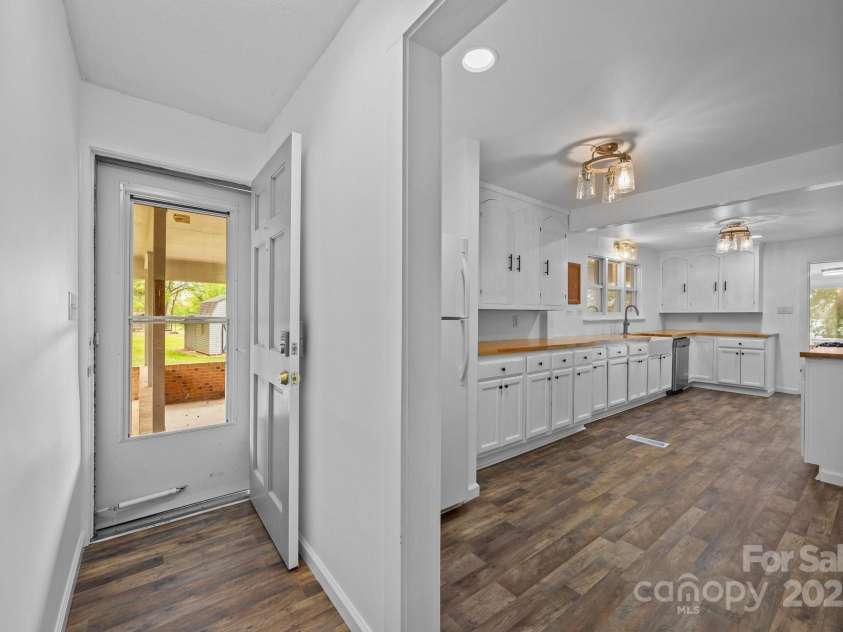 2787 Tyro Road, Lexington, NC 27295.  MLS# CAR4248691, YatesRealty ID 8037. 