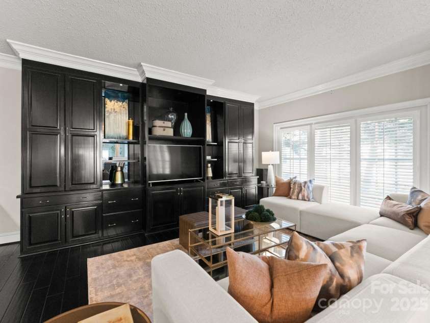 2445 Selwyn Avenue, Charlotte, NC 28209.  MLS# CAR4234376, YatesRealty ID 8039. 