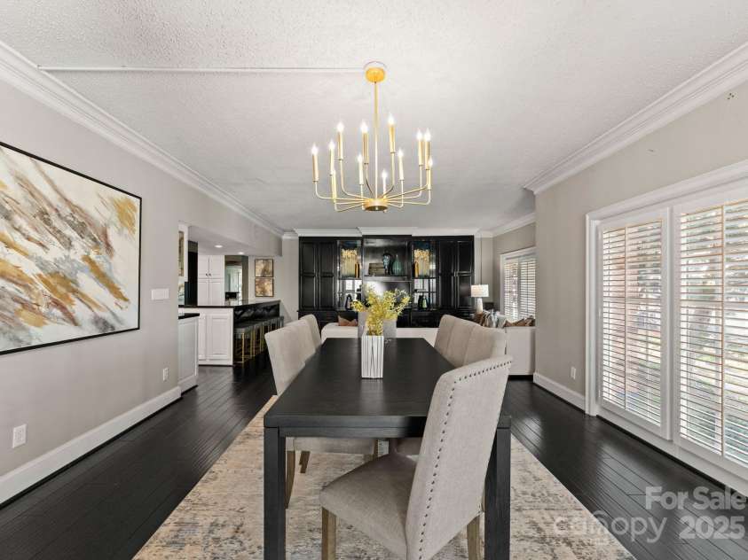 2445 Selwyn Avenue, Charlotte, NC 28209.  MLS# CAR4234376, YatesRealty ID 8039. Dining room for entertaining