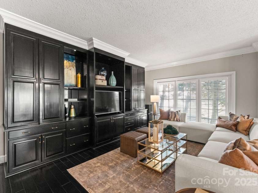 2445 Selwyn Avenue, Charlotte, NC 28209.  MLS# CAR4234376, YatesRealty ID 8039. Lots of room to entertain off the kitchen