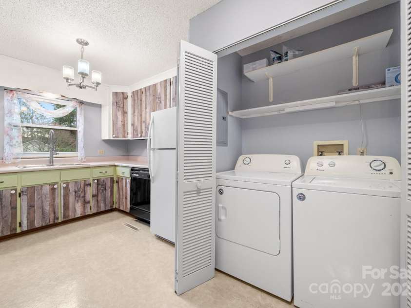 27 Capri Lane, Hendersonville, NC 28791.  MLS# CAR4323104, YatesRealty ID 804. Laundry Room adjacent to Kitchen