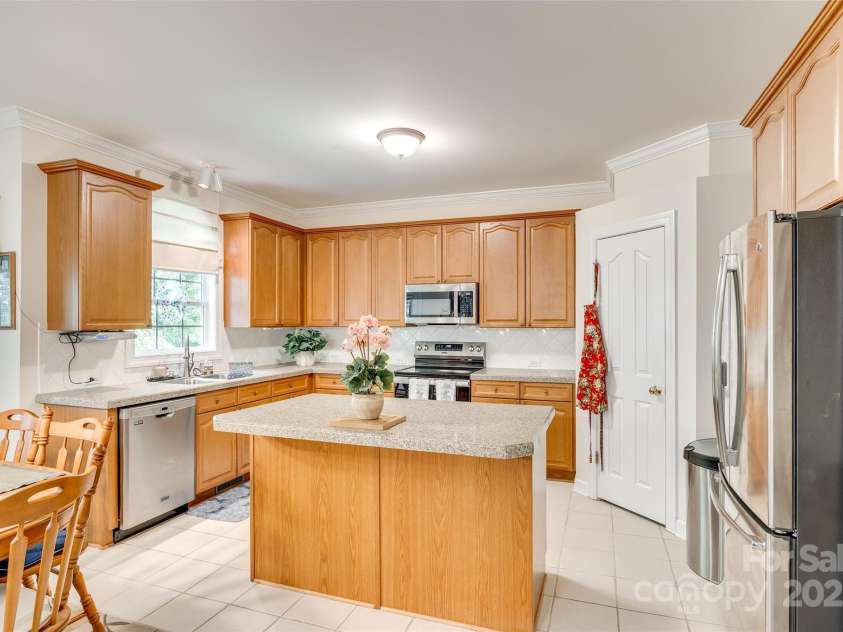 14818 Hawick Manor Lane, Pineville, NC 28134.  MLS# CAR4245191, YatesRealty ID 8040. 