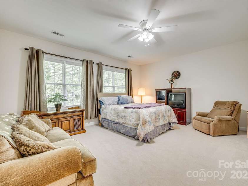 14818 Hawick Manor Lane, Pineville, NC 28134.  MLS# CAR4245191, YatesRealty ID 8040. 