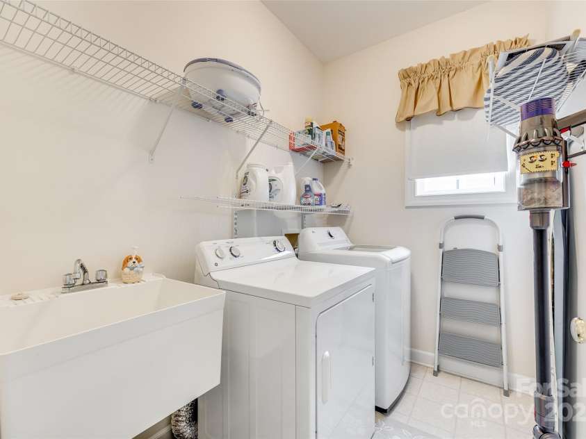 14818 Hawick Manor Lane, Pineville, NC 28134.  MLS# CAR4245191, YatesRealty ID 8040. 