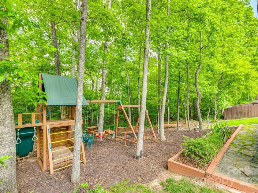 14818 Hawick Manor Lane, Pineville, NC 28134.  MLS# CAR4245191, YatesRealty ID 8040. 