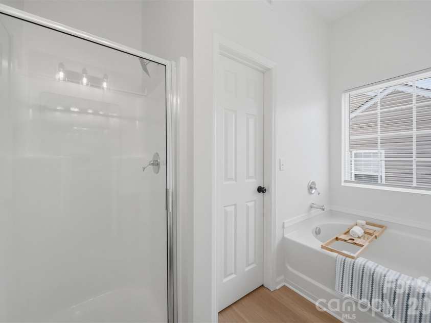 1494 Kindred Circle, Concord, NC 28027.  MLS# CAR4351536, YatesRealty ID 8040. 23 Primary bedroom stand-alone shower with tub